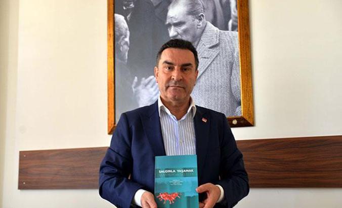 Türkiye'nin salgınla mücadelesi kitaplaştırıldı