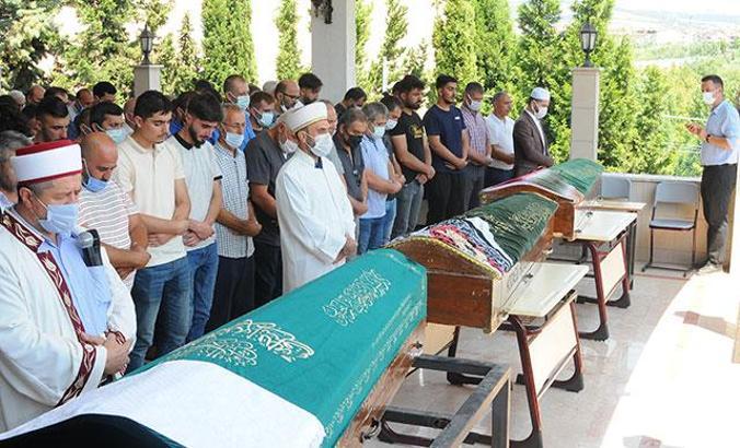 Fransa’dan tatil için geldiler, Balıkesir'deki otobüs kazasında öldüler