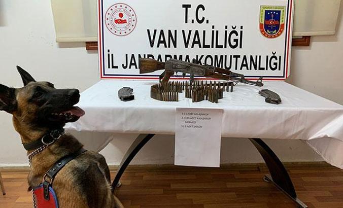 Van'da, silah ve mühimmat ele geçirildi, 2 şüpheli gözaltında