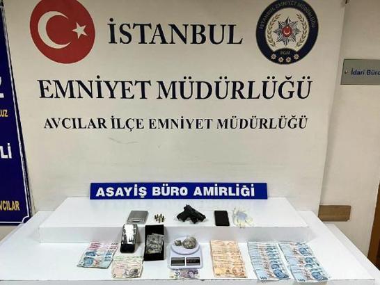 Avcılar’da polisin baskınını fark eden şüpheli uyuşturucuyu klozete döküp sifonu çekti