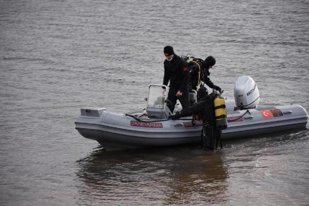 Aracı ve montu baraj gölü yakınında bulundu; suda arama başlatıldı (2)