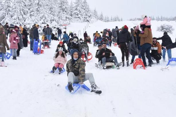 Eskişehir'de kızak şenliğinde doyasıya eğlence