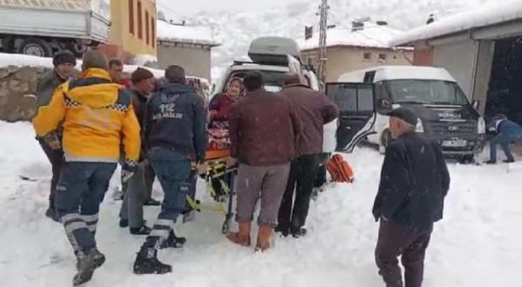Hasta kadının yardımına paletli ambulans yetişti