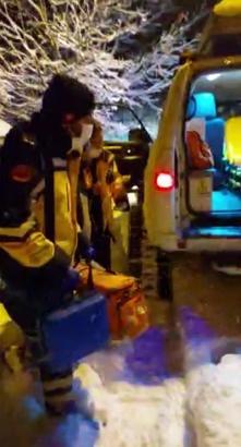 Çorum'da hamile kadın paletli ambulans ile hastaneye götürüldü