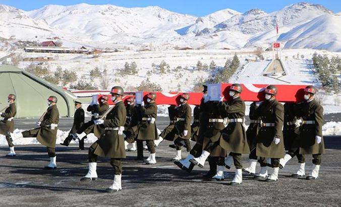 Hakkari'de 3 şehit için askeri tören