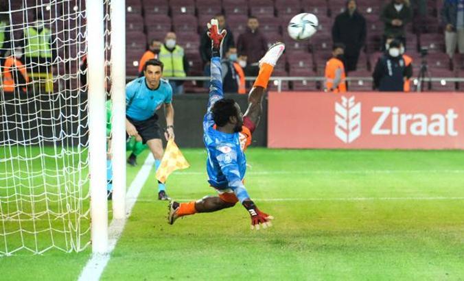 Hatayspor's striker went in goal twice in the cup game and they won