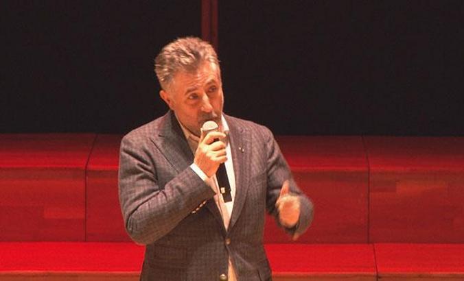 İzmir depreminde hayatını kaybeden ikizler ve vatandaşlar için anma gecesi düzenlendi