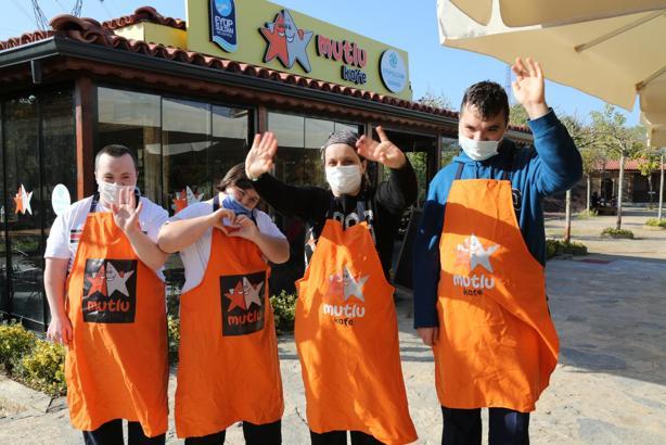 Engelli ve down sendromlu bireylerin iş adresi ‘Mutlu Kafe’