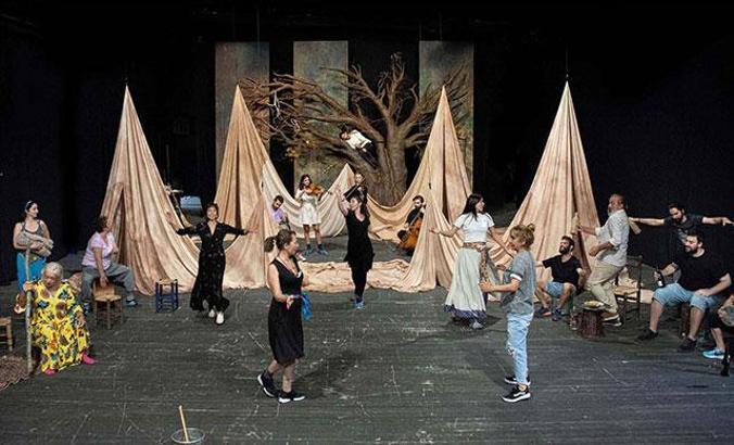 Tiyatrolar, 21 Eylül'de perdelerini açıyor