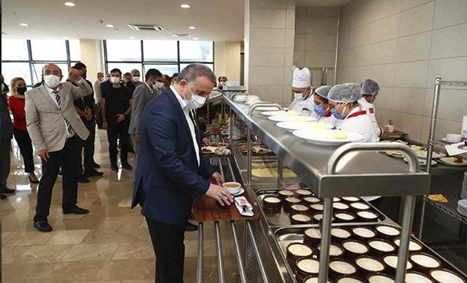 Kamu çalışanlarının yemekleri liseli öğrencilerden