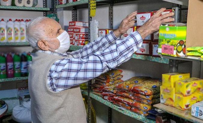 53 yıllık bakkal, zamana ve süpermarketlere direniyor