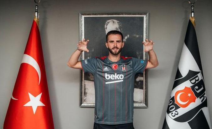 Beşiktaş, Miralem Pjanic'i renklerine bağladı