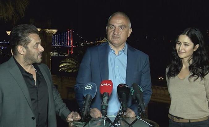 Bakan Ersoy, Bollywood sinemasının yıldızlarını Çırağan Sarayı'nda konuk etti