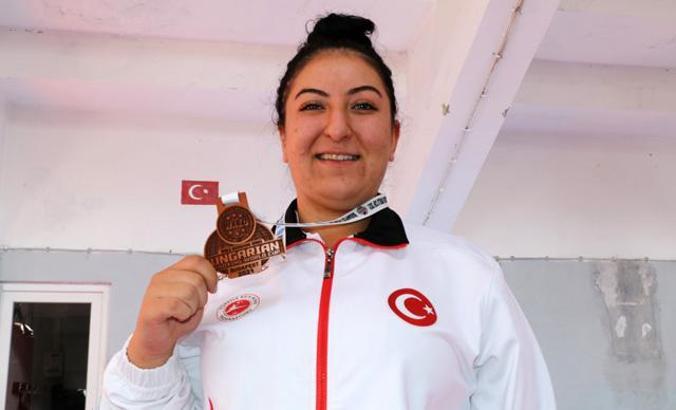 Burdurlu kick boks sporcusu dünya üçüncüsü oldu