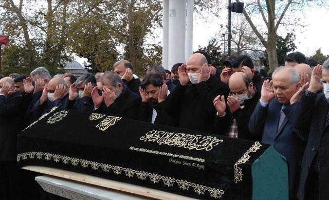 Bursa'da trafik kazasında hayatını kaybeden iki genç İHH'lı İstanbul'da toprağa verildi