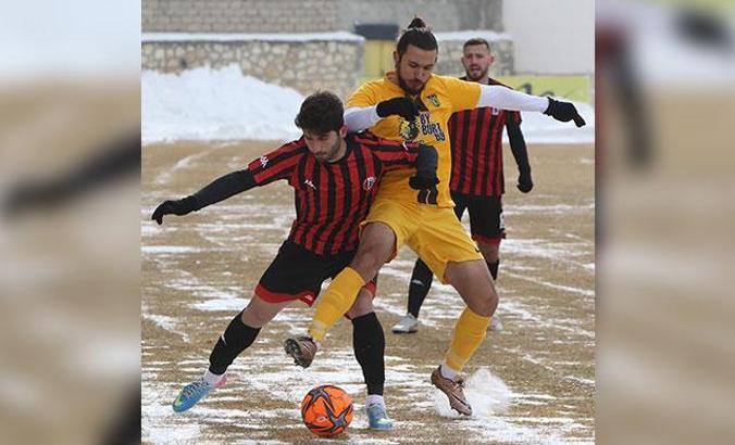 Turgutluspor buzdan puan çıkardı