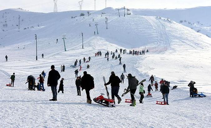 Bitlisliler, hafta sonunda kayak merkezine akın etti