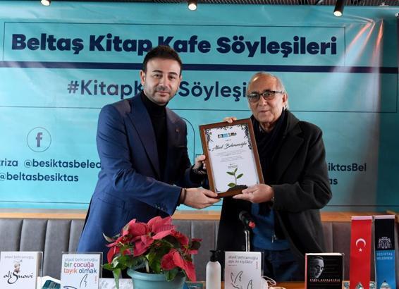 Ataol Behramoğlu Beşiktaş’ta kitapseverlerle bir araya geldi