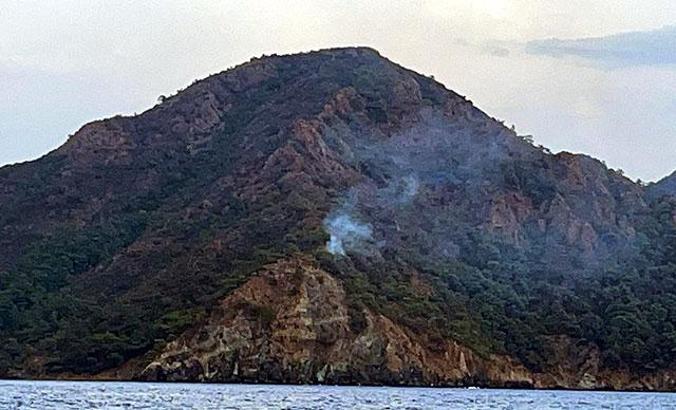 Marmaris’te yıldırım düşmesi sonucu 1 dekar orman yandı
