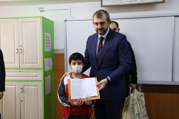 Başkan Bünyamin Demir öğrencilerle karne mutluluğunu paylaştı