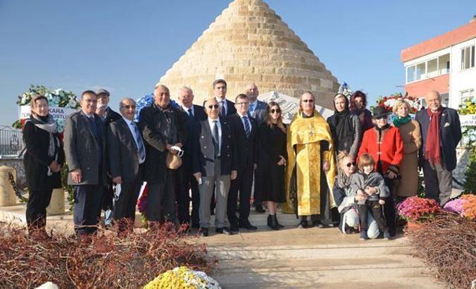 Gelibolu'daki Rus Anıtı'nda Beyaz Rus anması