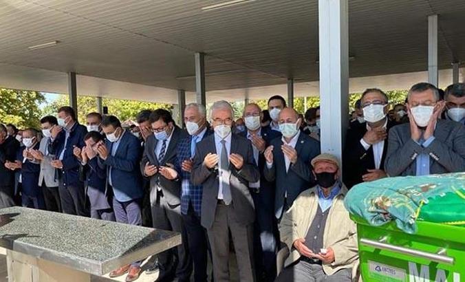 CHP'li Veli Ağbaba'nın annesi toprağa verildi