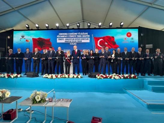 Arnavutluk’ta depremzedelere yeni konutları Cumhurbaşkanı Erdoğan’ın katıldığı törenle teslim edildi