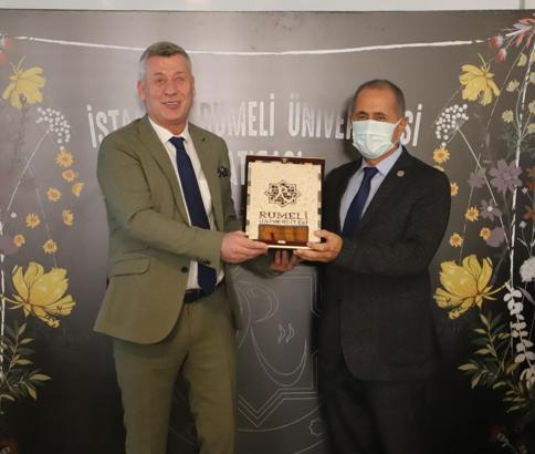 Üniversiteden ‘Engelsiz Yaşam Dostları’na plaket