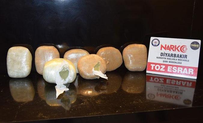 Diyarbakır'da polisin otomobilinden uyuşturucu çıktı; 'Cinsel içerikli video ile tehdit edildim' dedi