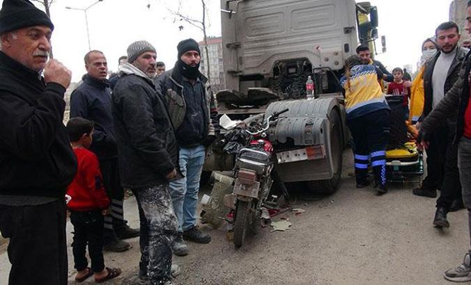 Kilis'te motosiklet kazası: 2 arkadaş yaralı