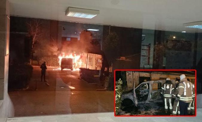 Pendik'te polis aracı yandı, alevler hastanenin arşiv binasına sıçradı