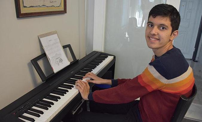 Otizmli Eren müzikte emin adımlarla ilerliyor