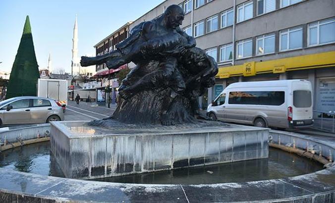 Edirne'de süs havuzları buz tuttu