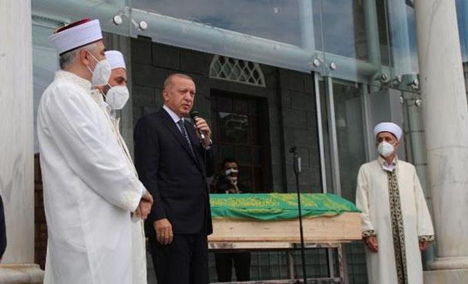 Cumhurbaşkanı Erdoğan, emekli vaizin cenazesine katıldı