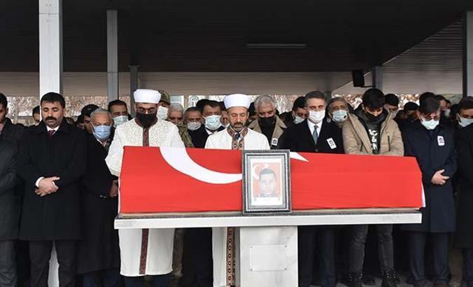 Silah kazasında hayatını kaybeden polis memuru toprağa verildi