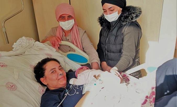 Bebeği sezaryenle alınıp, 35 gün entübe edilen Nuray öğretmen: Gebeler aşı olsun