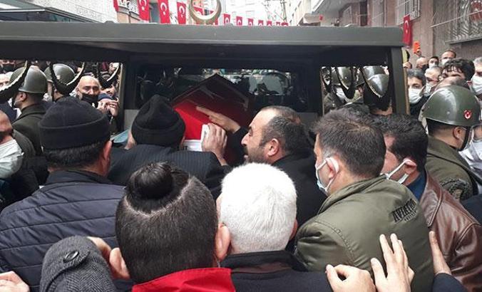 Şehit Enes Koç'un cenazesi helallik için Bahçelievler'deki evine getirildi