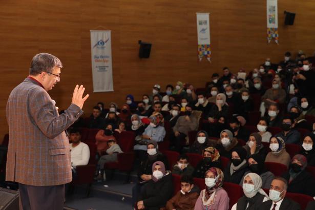 Yazar Hayati İnanç Sultangazi’de sevenleriyle buluştu