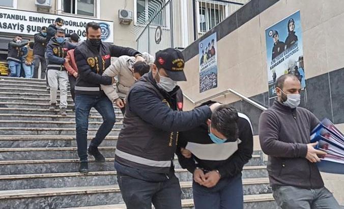 Çaldıkları motosikletlerle tek teker gezdikleri anları sosyal medyada paylaşmışlar