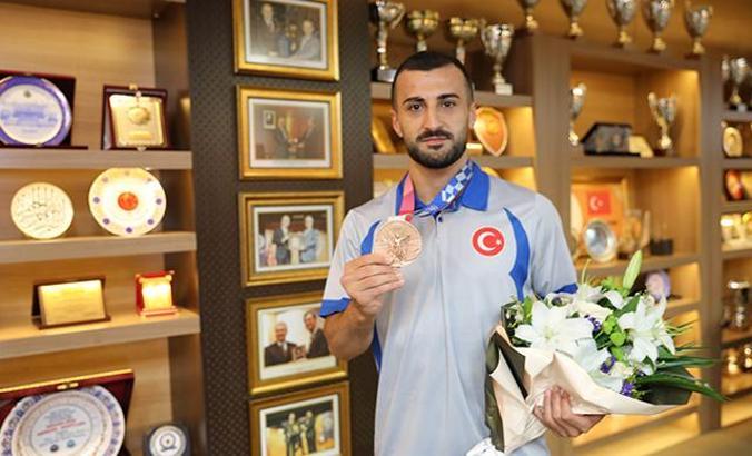 Milli karateci Uğur Aktaş: Kas yırtığına rağmen bronz madalya kazandım