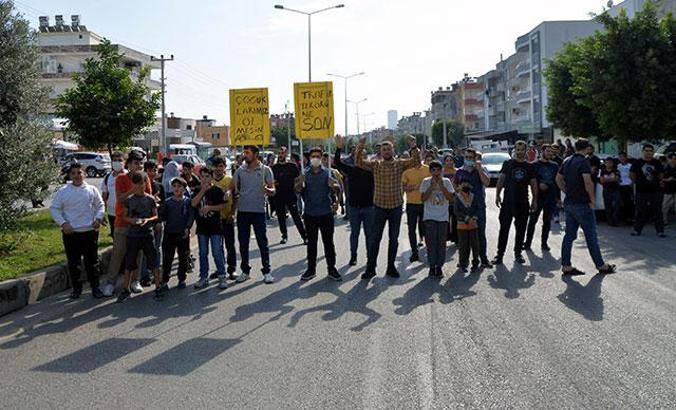 Bulvarda önlem alınmasını isteyen mahalleli yolu kapattı