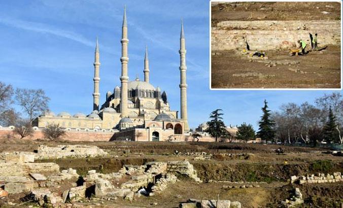 Selimiye Camisi meydanında çıkan tarihi kalıntılar, arkeopark haline getirilecek
