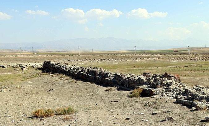 Roma dönemi su bendi çevresi kurudu; geriye kalıntılar kaldı