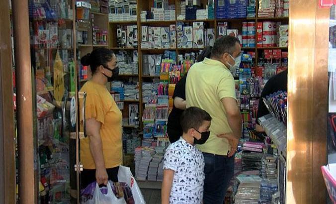 Eminönü'nde okul alışverişi heyecanı