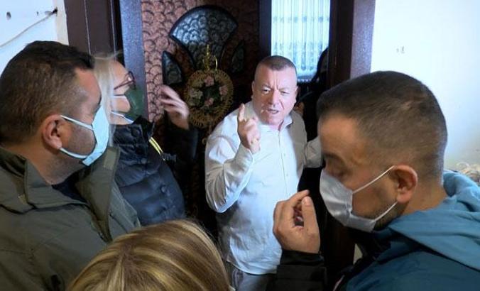 Bahçesinde 10 ölü köpek bulunan kadının evine 2'nci baskın