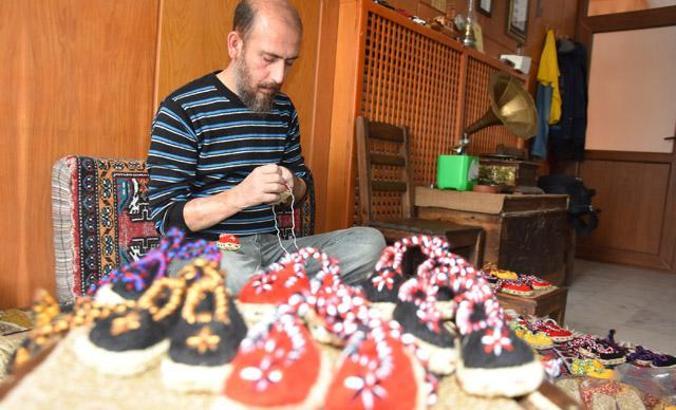 Bitlis'in yöresel ayakkabısı ‘harik’ süs eşyası oldu