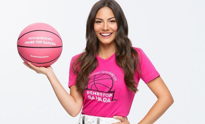 Pembe top, Anadolu Efes - UNICS Kazan maçında Demet Özdemir’in ellerinden havalanacak