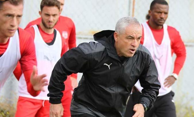 Sivasspor'da Adana Demirspor mesaisi sürüyor