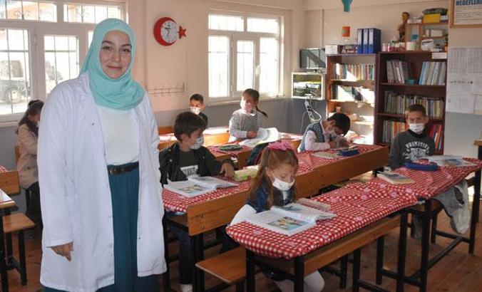 Köyde öğretmenlik hayali için büyükşehirden ayrıldı