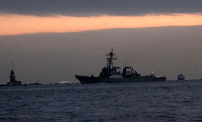 ABD savaş gemisi Boğaz'dan geçti